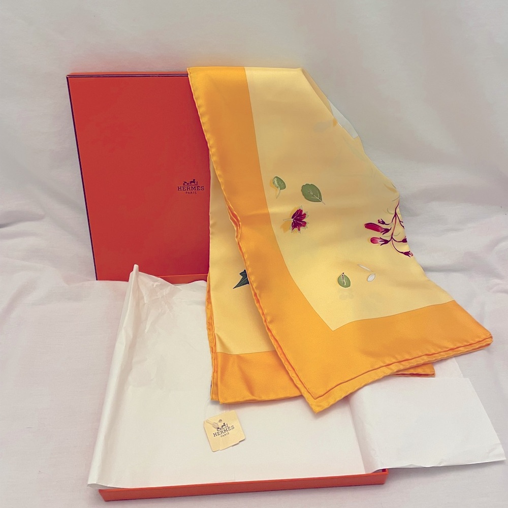 Hermes 100% Silk Scarf. New in Box. Beautiful Des Fleurs Pour